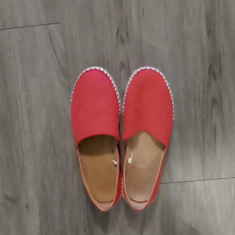 Target red flats
